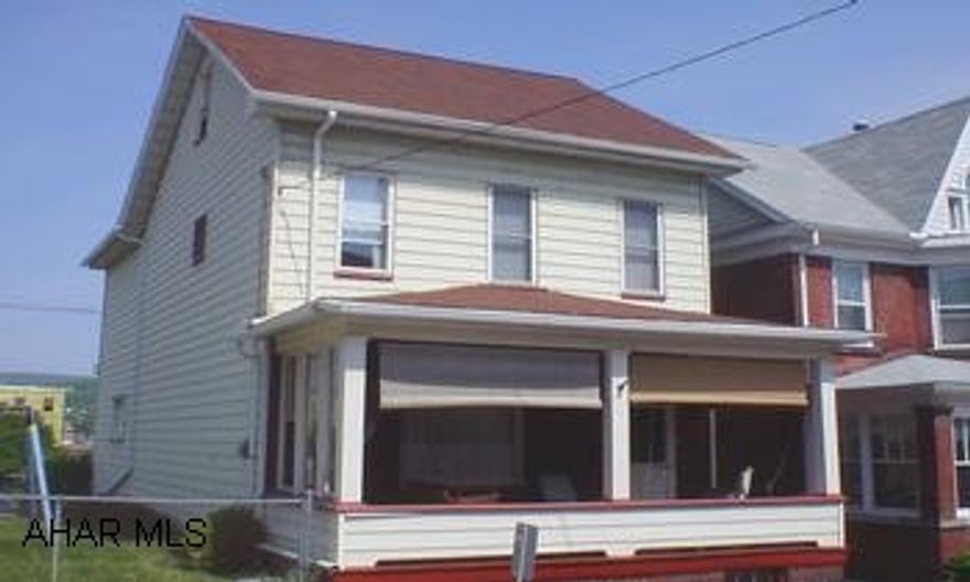 Great family home! Features 1st floor laundry, 2 car garage, 3 large bedrooms with a bonus room (possible 4th bedroom). Great family home! Features 1st floor laundry, 2 car garage, 3 large bedrooms with a bonus room (possible 4th bedroom).