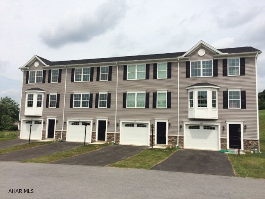 4 Townhouses to be built this year. 3 bedroom 2.5 bath 10 x 10 deck HOA covers snow and grass and outside maintenance