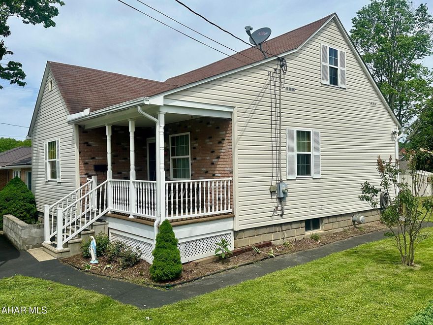 This 2-bedroom, 1.5-bath home offers comfort, quality, and charm in every detail. The oak kitchen and rich trim work throughout highlight the craftsmanship, complemented by solid wood doors that add a touch of timeless character. Enjoy easy living with a level yard and an expansive covered back deck—perfect for entertaining or relaxing outdoors. 
 Absolutely move-in ready, this home is ideal for anyone looking for low-maintenance living with functional space.
Schedule your showing today and see all this property has to offer!