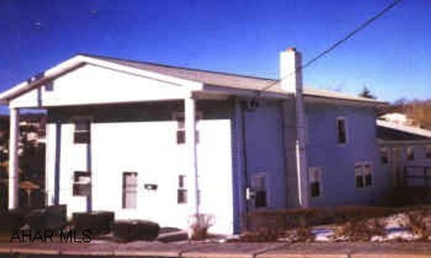 MAINTENANCE-FREE 2 STORY ON LARGE LOT, INTERIOR NEED COMPLETED, MANY POSSIBILITIES. MAINTENANCE-FREE 2 STORY ON LARGE LOT, INTERIOR NEED COMPLETED, MANY POSSIBILITIES.