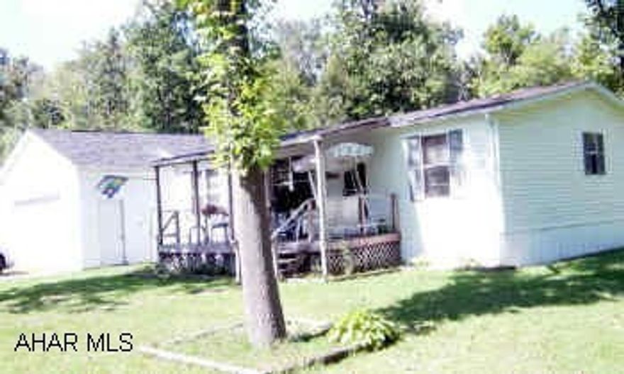 Quiet area large lot-skylights. 28x40 garage. 1993 Champion Manufactured home.