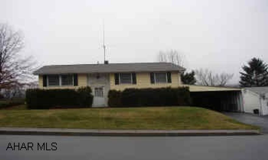 GREAT OPPORTUNITY WITHIN ROARING SPRING. HOUSE IS LOCATED NEAR PARK AND SCHOOL FACILITIES. THIS HOUSE NEEDS SOME TLC,  BUT DEFINITELY WORTH A LOOK.