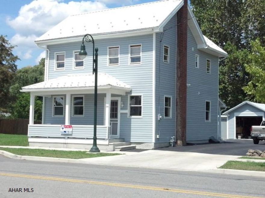 Want to own an Island?  This 2 story, 3 bedroom, 2 bath, vinyl home has been totally gutted and beautifully redone!  Lot with house is 28 x 108 irregular addition.  1.91 acre Lowe's Island is included in sale- Wow, check this out!  NICE PACKAGE!  Home is like new.  Park-like backyard.