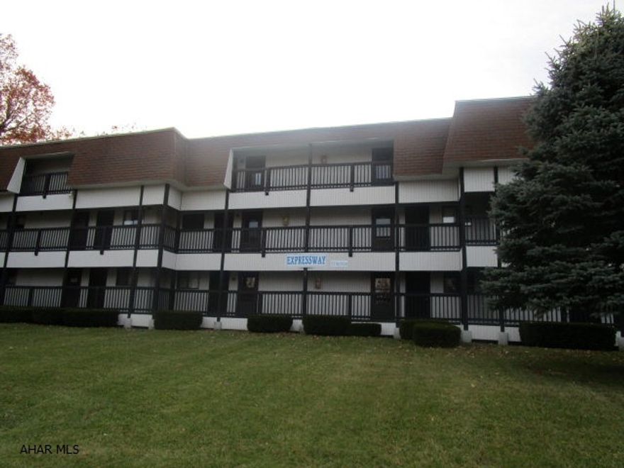 Nice 2 Bed/2 Bath 1st floor unit. Fully furnished, LR w/wood FP, ceramic tile & hardwood floors & wetbar. Community Pools, tennis court, hot tub, & exterior maintenance. Dues ave. $240 a month.