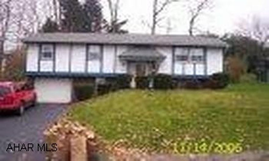 Three bedroom, 2.5 bath Bi-Level in great neighborhood that offers newer eat in kitchen, roof, furnace, windows, C/A, patio and large family room on a 75x120 lot. Heat bill is $72.00 monthly on budget. All appliances are negotiable.