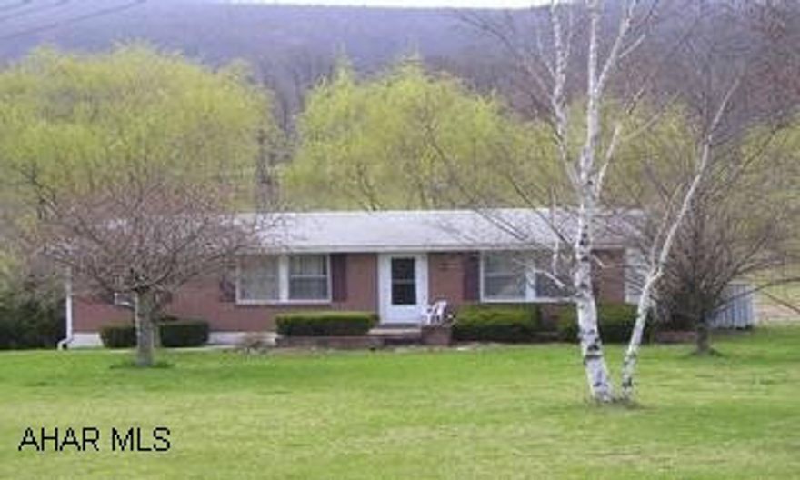 Great location, convenient to schools, shopping, amenities in Bedford.