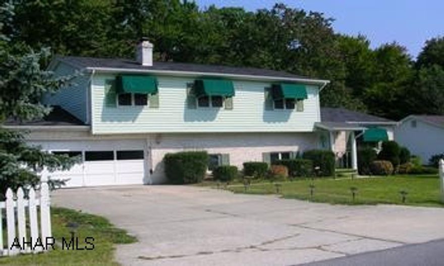 NICE PROPERTY. PRIVATE BACK YARD WITH GAZEBO. TOTAL ELECTRIC ABOUT $162 A MONTH INCLUDES EVERYTHING. NICE PROPERTY. PRIVATE BACK YARD WITH GAZEBO. TOTAL ELECTRIC ABOUT $162 A MONTH INCLUDES EVERYTHING.