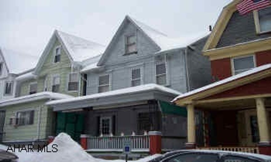 3 bedroom, 1.75 bath, garage. Nice condition. Good investment.