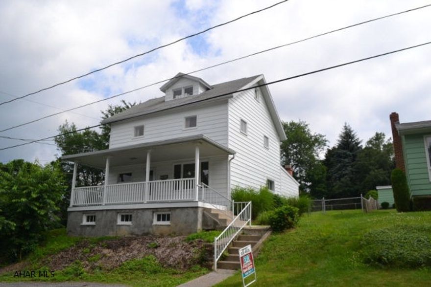 Great home in nice neighborhood. Features 3 bedrooms, kitchen, dining room, large living room and family room with gas fireplace.  Home Warranty included.