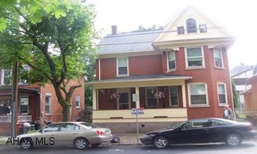 Charming 3 Bedroom Brick with a finished attic, oak trim, hardwood floors, excellent mechanics - just move in! Charming 3 Bedroom Brick with a finished attic, oak trim, hardwood floors, excellent mechanics - just move in!