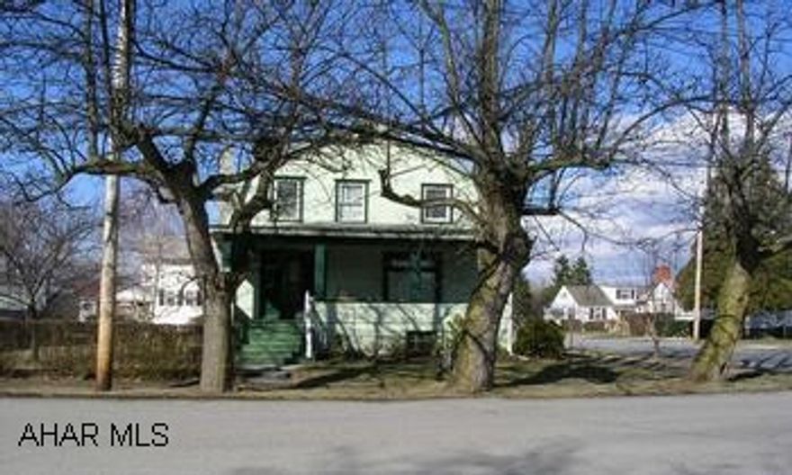 GREAT LOCATION IN GARDEN HEIGHTS. CORNER LOT. UPDATED KITCHEN & BATH. NEWER CARPET IN DINING ROOM  & LIVING ROOM. SOME HARDWOOD FLOORS .  DEN OR BREAKFAST ROOM.