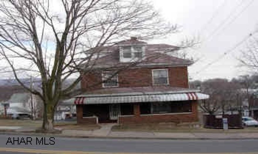 BRICK 2.5 STORY, 3 BR, NEWER WINDOWS, LARGE KITCHEN (EAT-IN), LARGE LOT, GREAT NEIGHBORHOOD. EBNER ELEMENTARY SCHOOL. WELL MAINTAINED IN DESIRED NEIGHBORHOOD. LARGE EAT-IN KITCHEN , DR, 3 BR, BASEMENT COULD BE FINISHED. SITTING ON A 150X120 LOT.