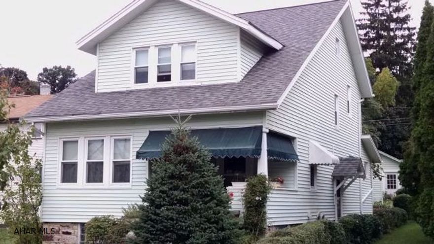 Great neighborhood, adorable 3 bedroom, vinyl, 2.5 story, updated roof, windows, furnace. Hardwood floors and trim throughout, Must See!!