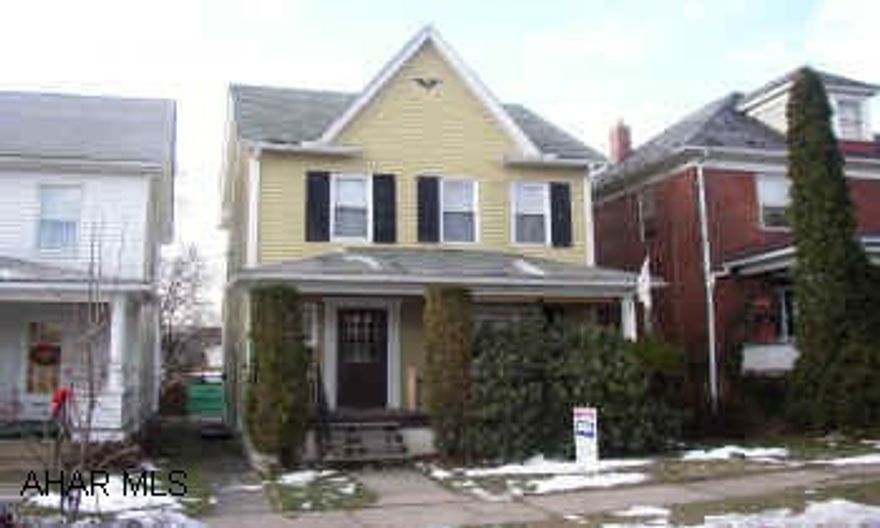 NICE 3 BEDROOM 2 STORY IN JUNIATA.  A GREAT BUY!  NO SHOWINGS UNTIL JANUARY 2, 2004.