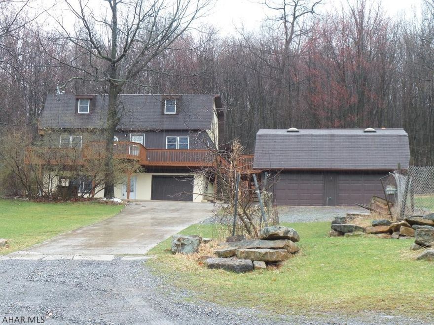 118 acres with 2 story home.  25X25 workshop/garage, 40X26 metal bldg. Mostly wooded setting, very private & secluded.