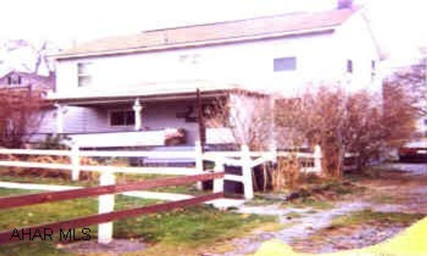 2 STORY FRAME/VINYL TENANT OCCUPIED. OWNER REQUIRES 60 DAY CLOSING.