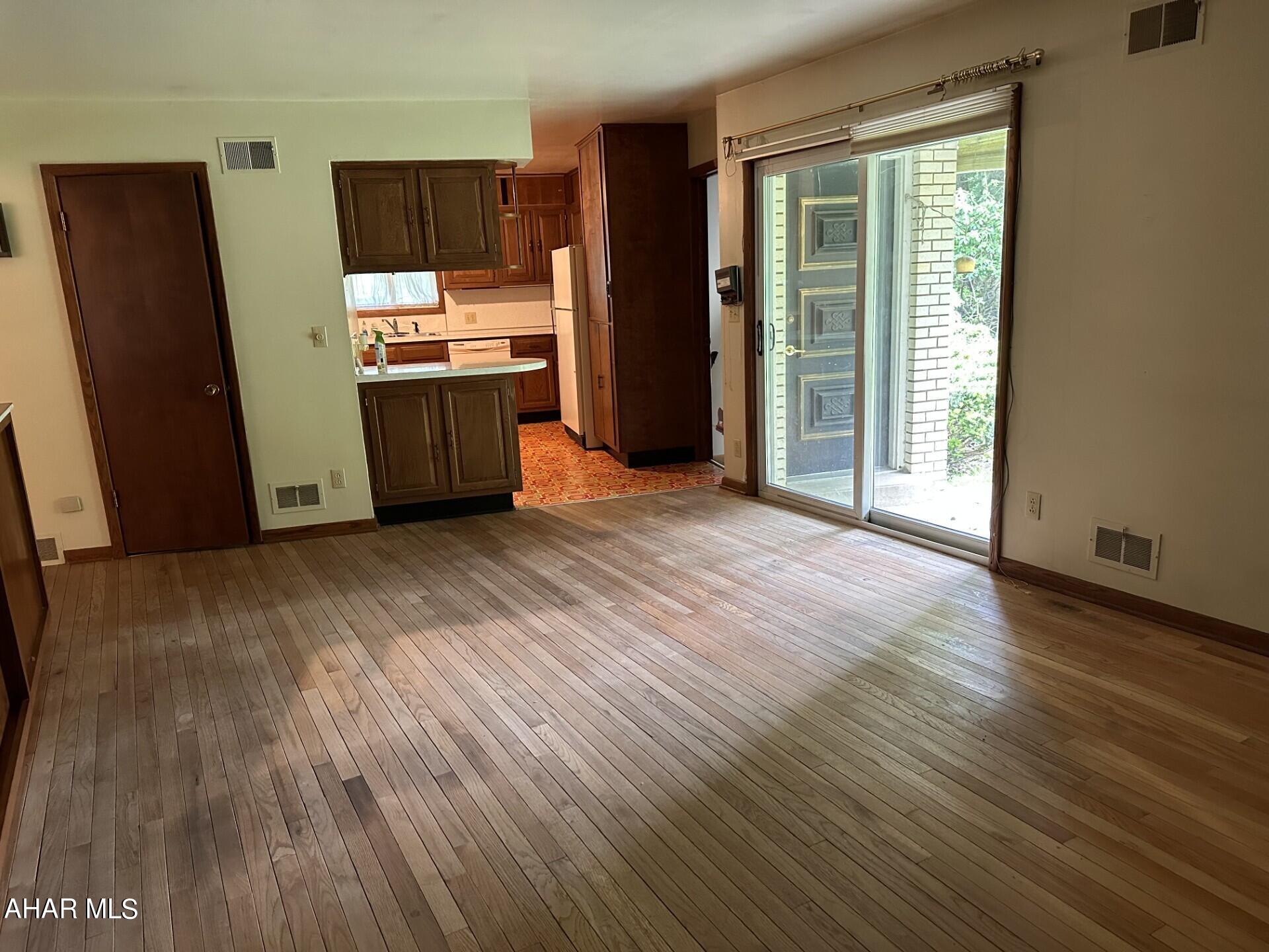 Crestwood - Residential