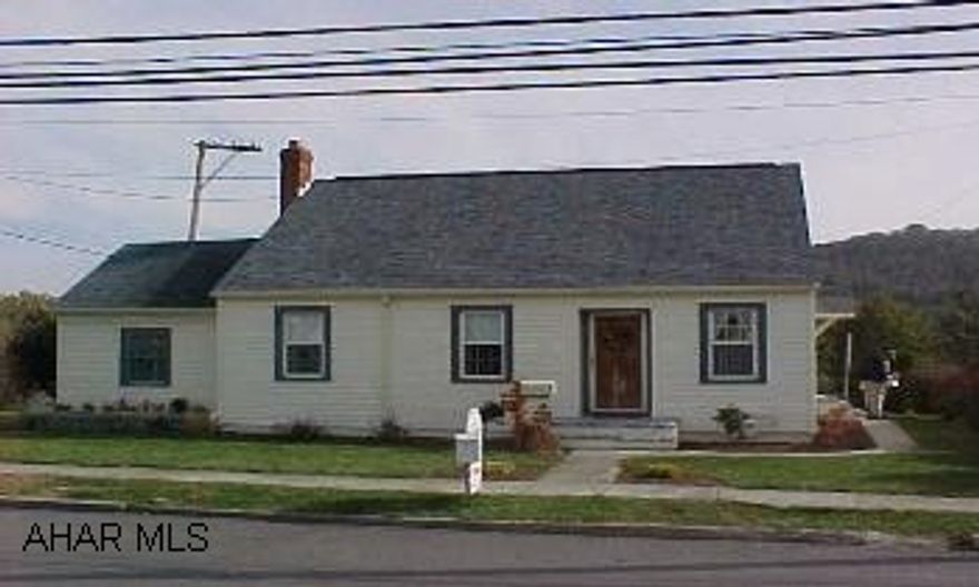 Charming and immaculate, beautiful hardwood floors, eat in kitchen, new siding and windows, furnace 2/06, formal dining room with Bay window.  New stove and dishwasher.Great yard with mountain view.  Move in condition.   1 car detached garage.Call Matt 329-2132