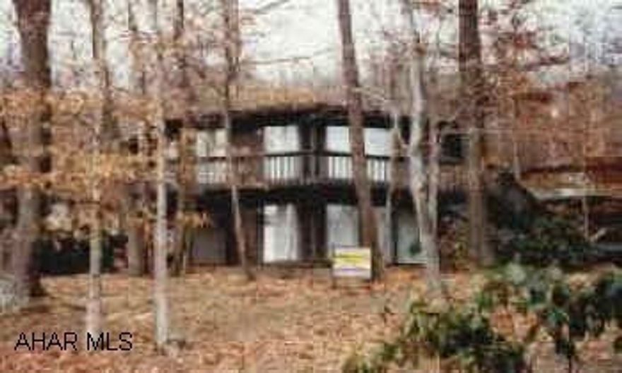 Great investment property great view of golf course Great investment property great view of golf course. Vaulted ceilings.