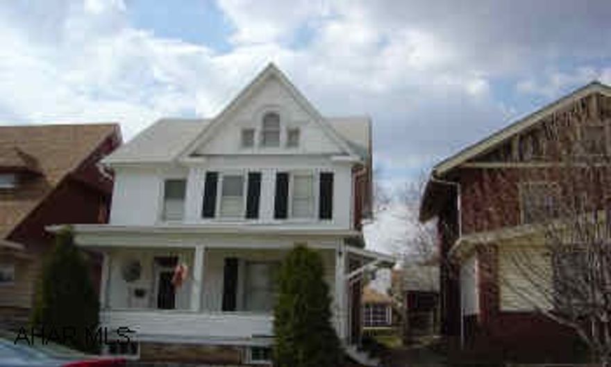 Excellent Condition, Den /Office,1st Floor Bath, Off street Parking Excellent Condition, Den /Office,1st Floor Bath, Off street Parking