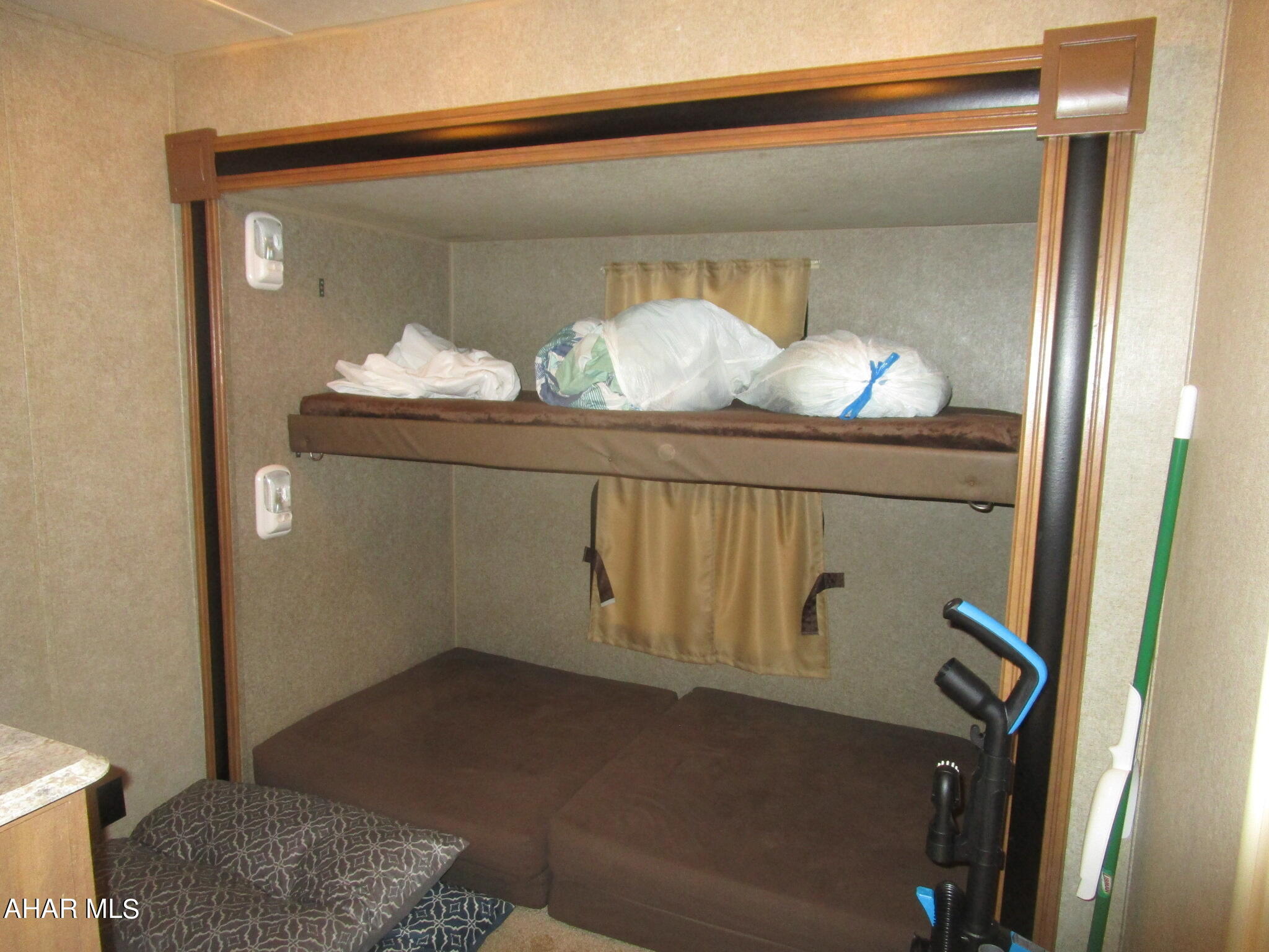 Glendale Yearound - Residential