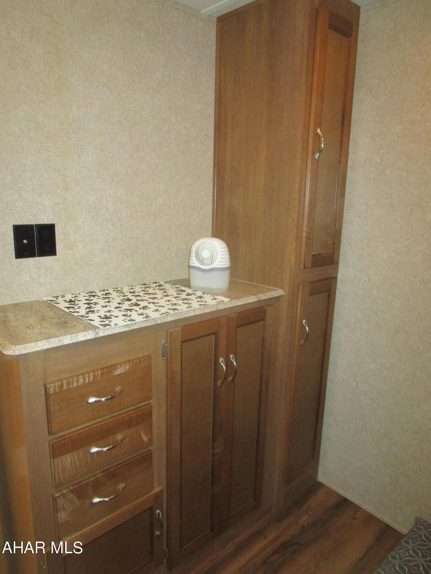 Glendale Yearound - Residential