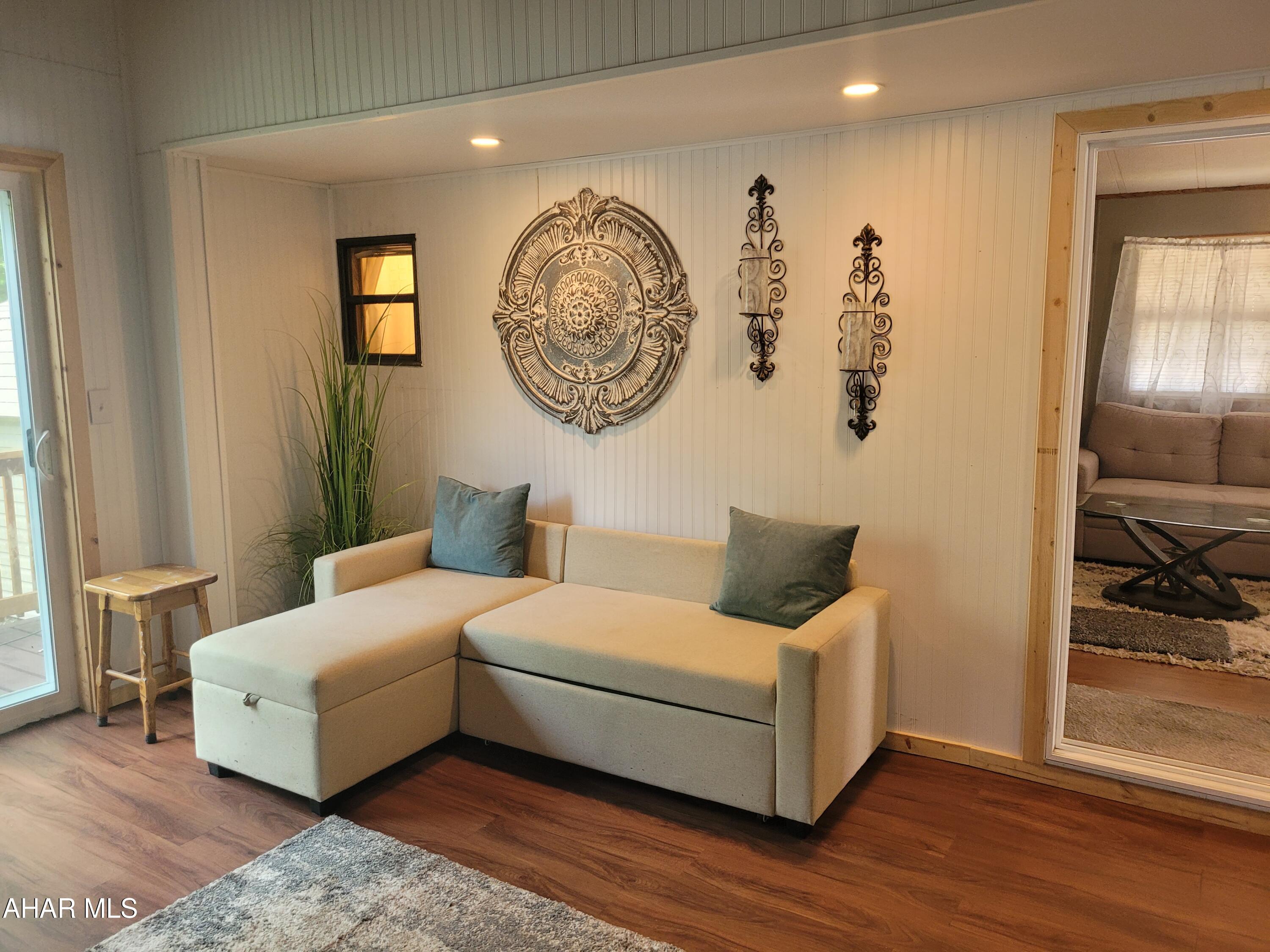 Glendale Yearound - Residential