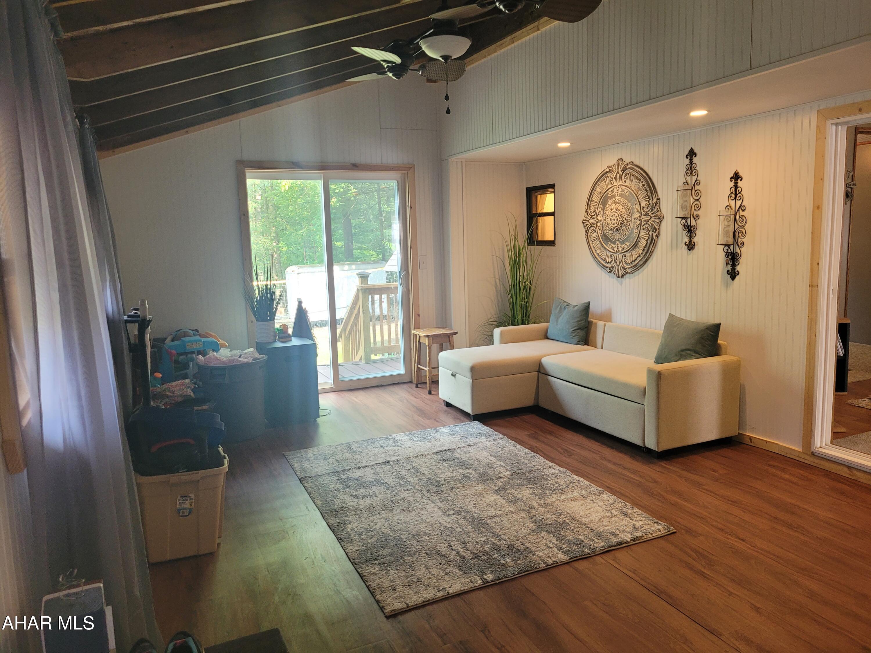 Glendale Yearound - Residential