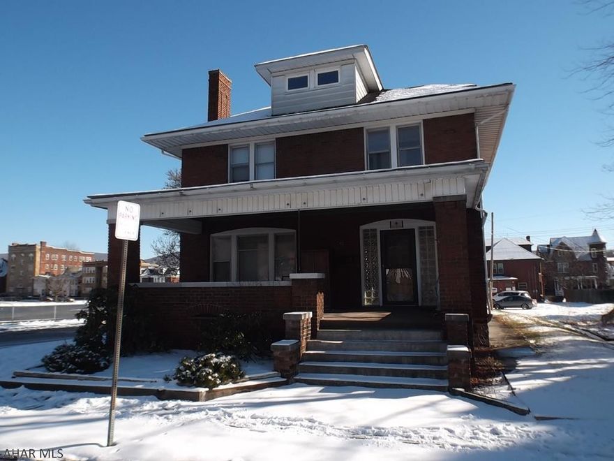 Hardwood Floors, some crown molding, new 100 amp circuit breaker box (2013). 3 car garage, 3 steel doors, double staircase.