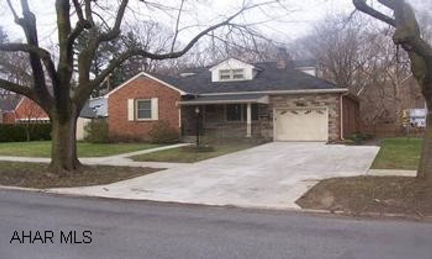 Lovely & Spacious - 3 Bedrooms, 2 Baths - Brick - Hardwood Floor - Fireplace - New Baths - Modern Kitchen - Large Fenced Corner Lot - Whole House Generator - All Appliances. Lovely & Spacious - 3 Bedrooms, 2 Baths - Brick - Hardwood Floor - Fireplace - New Baths - Modern Kitchen - Large Fenced Corner Lot - Whole House Generator - New Light Fixtures - All Appliances.