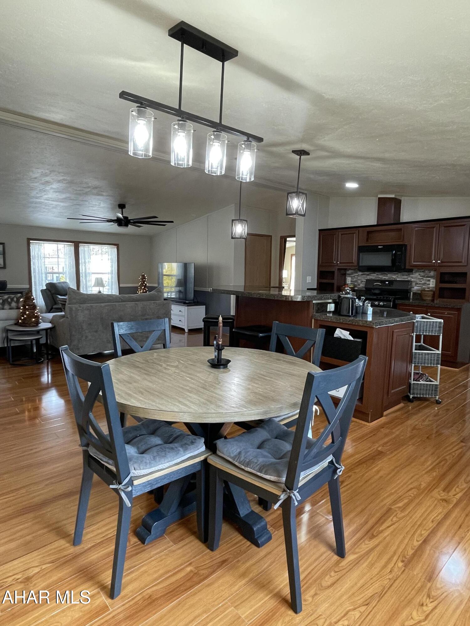 Laurel Woods - Residential