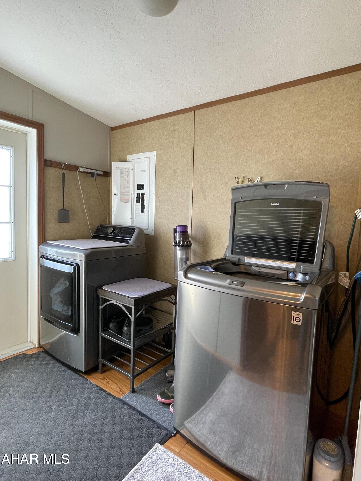 Laurel Woods - Residential