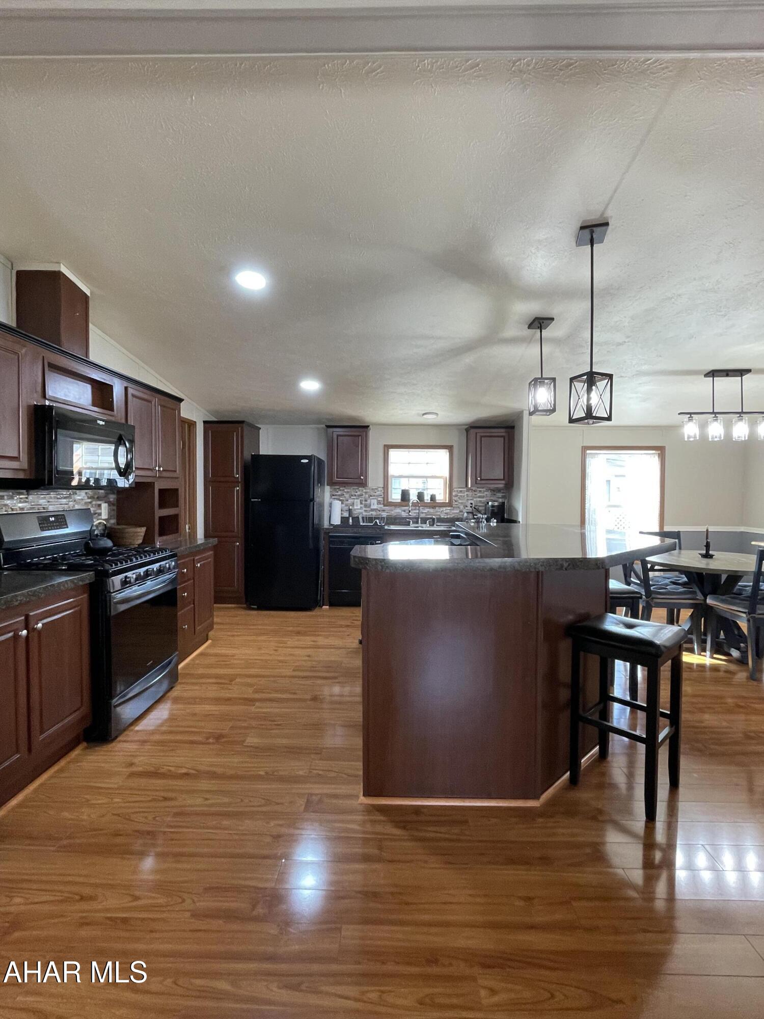 Laurel Woods - Residential