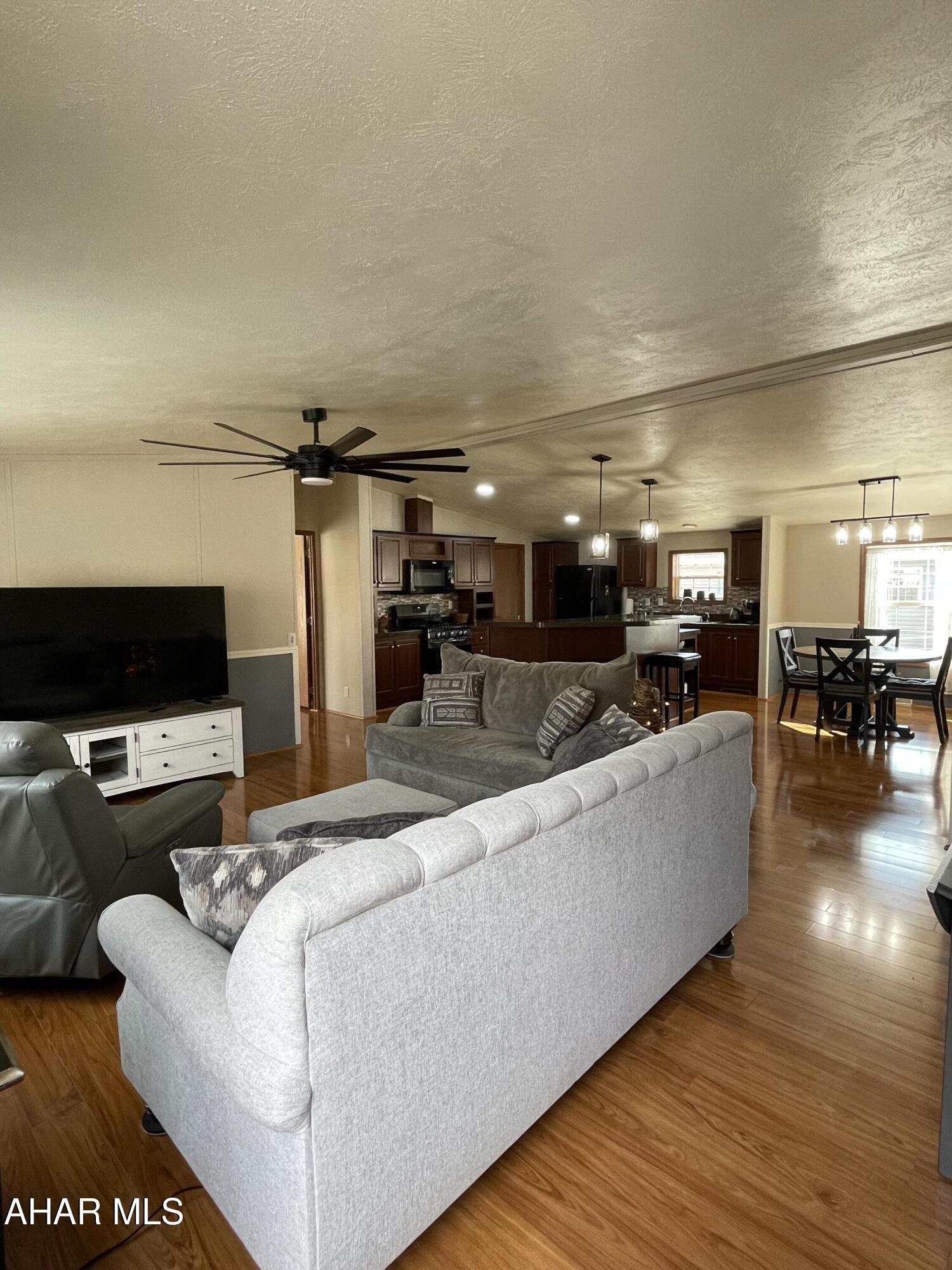 Laurel Woods - Residential