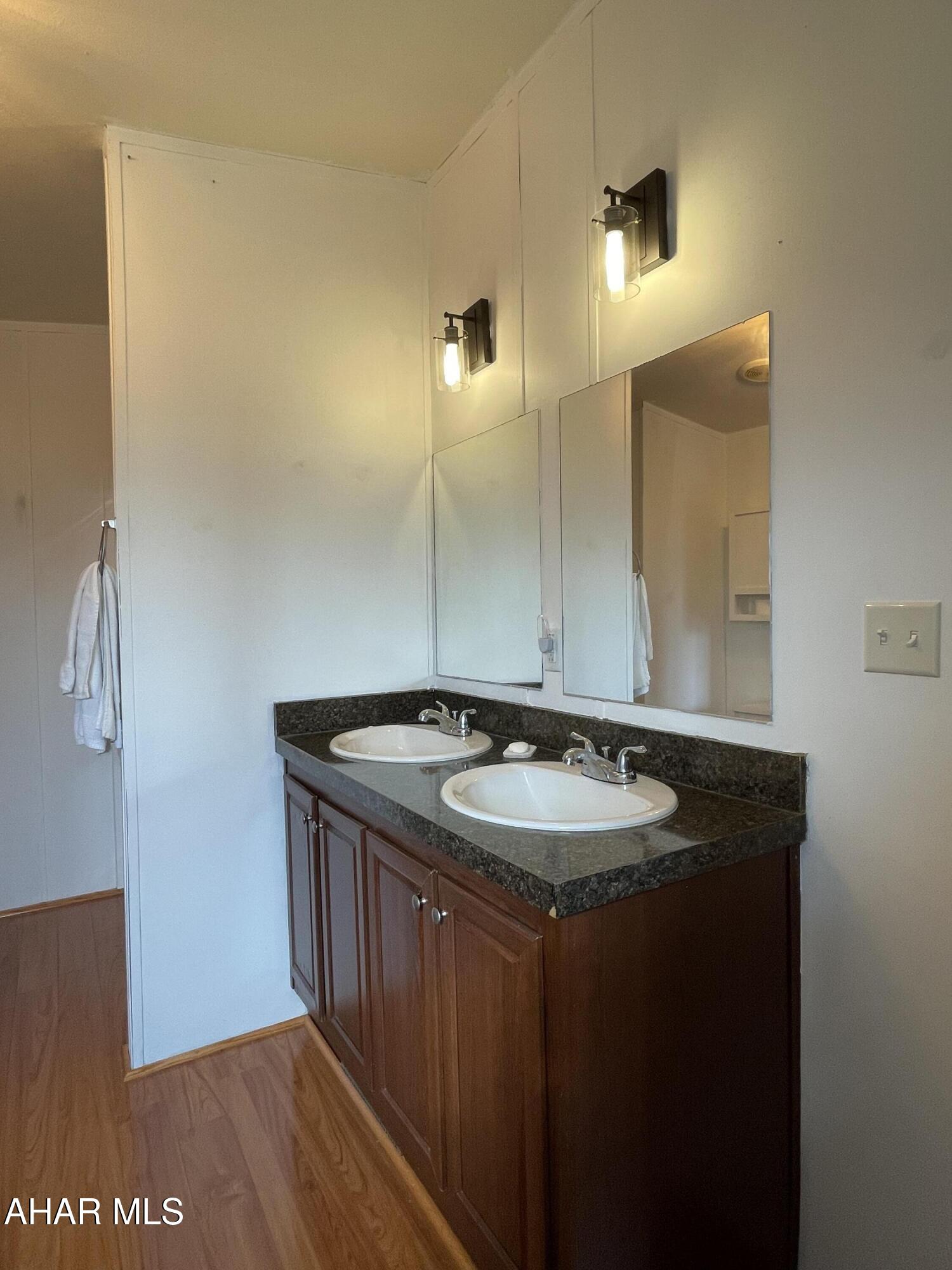 Laurel Woods - Residential