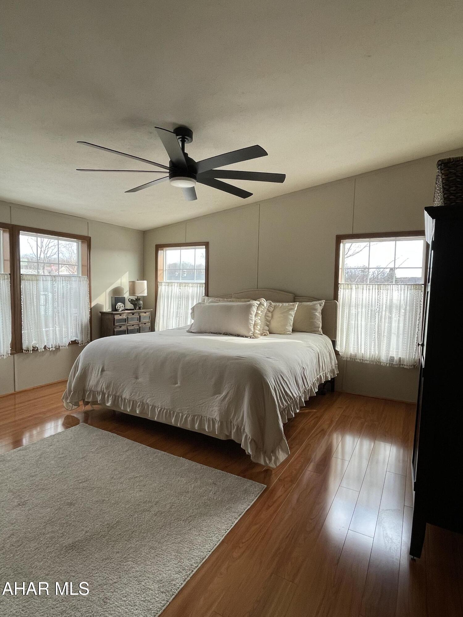 Laurel Woods - Residential