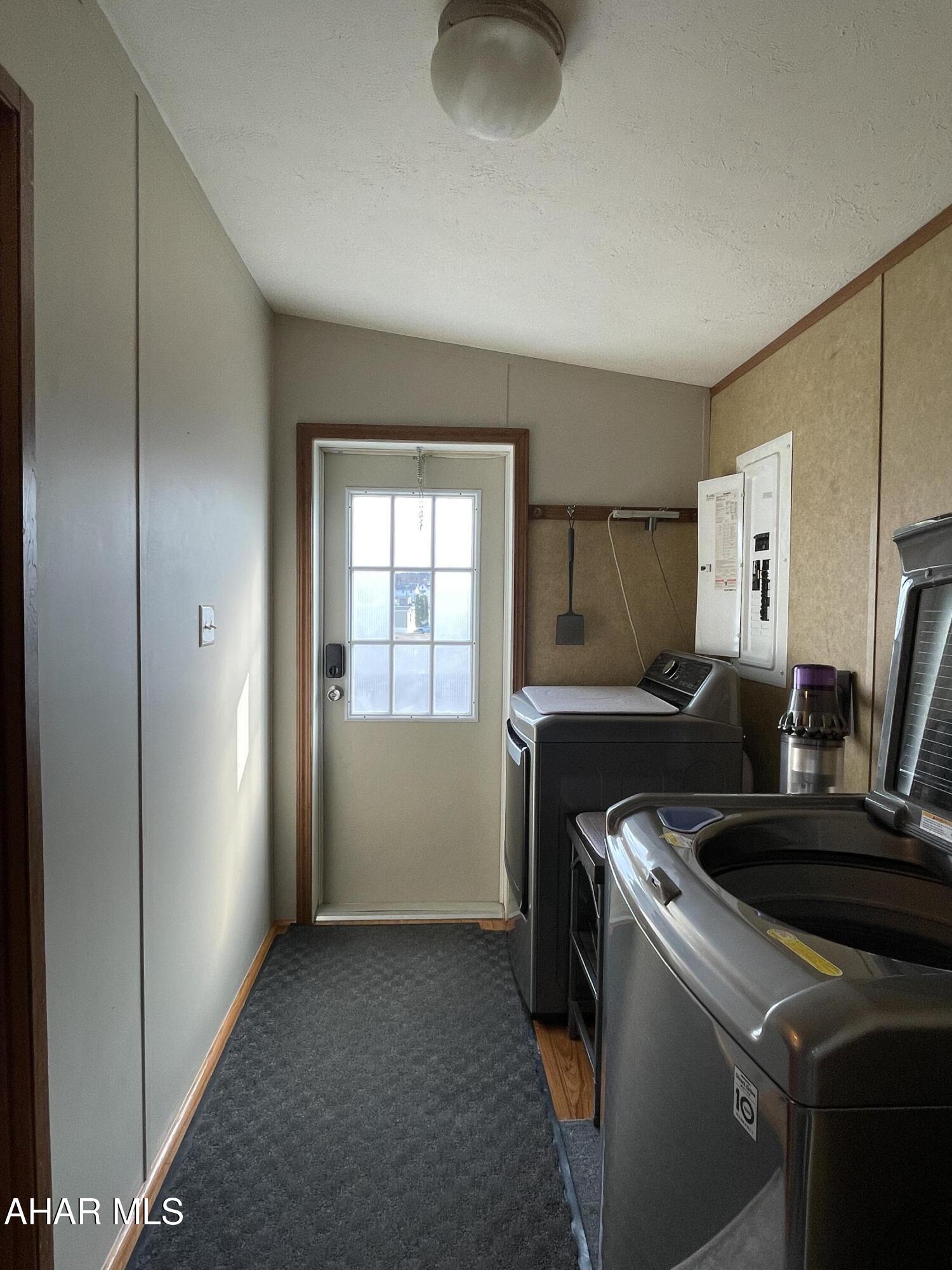 Laurel Woods - Residential