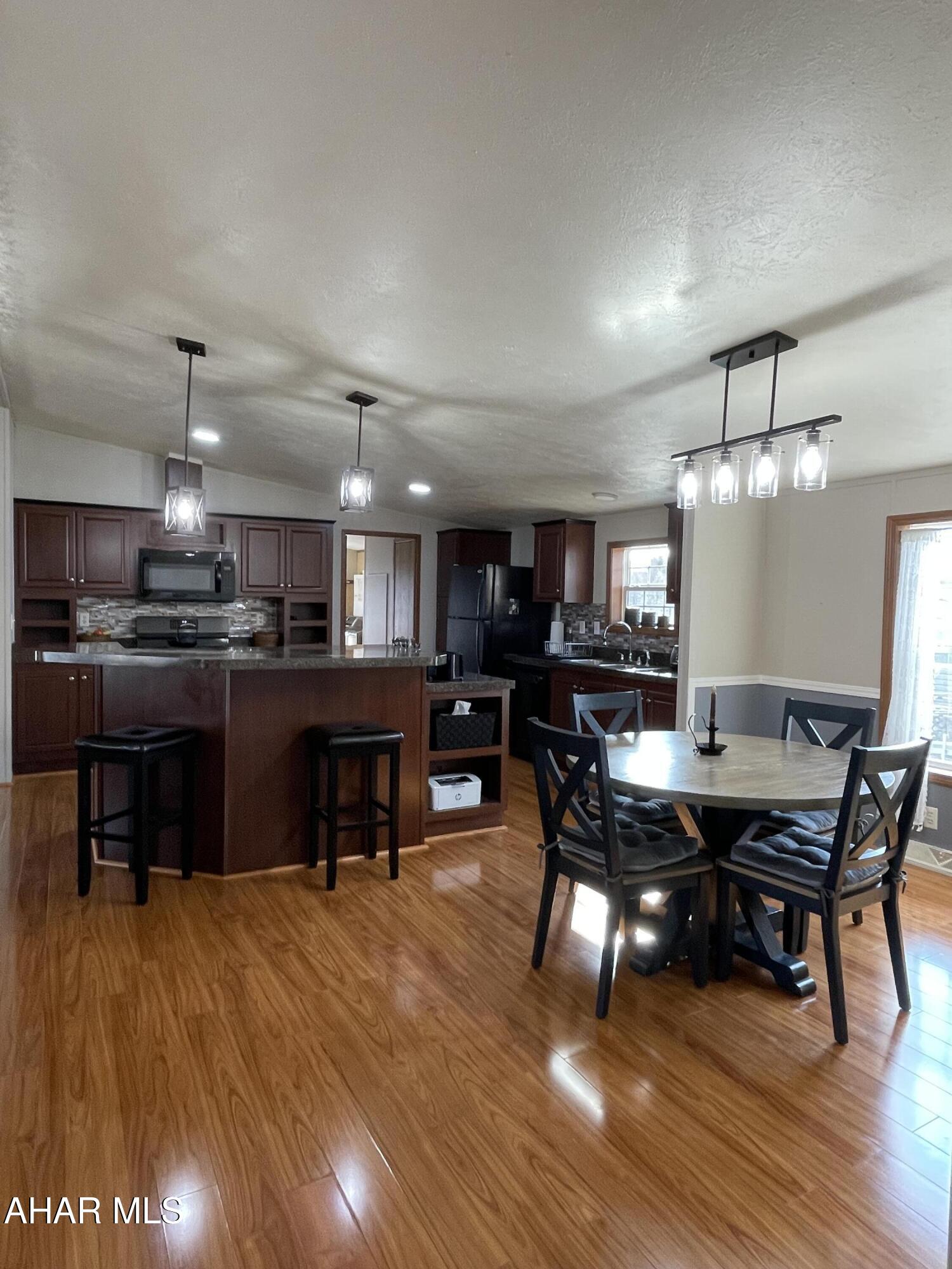 Laurel Woods - Residential