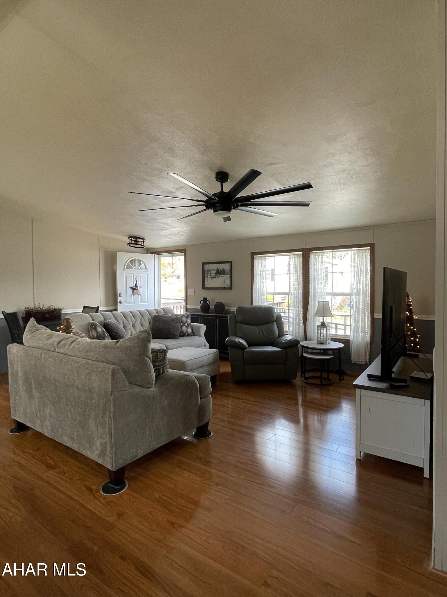 Laurel Woods - Residential