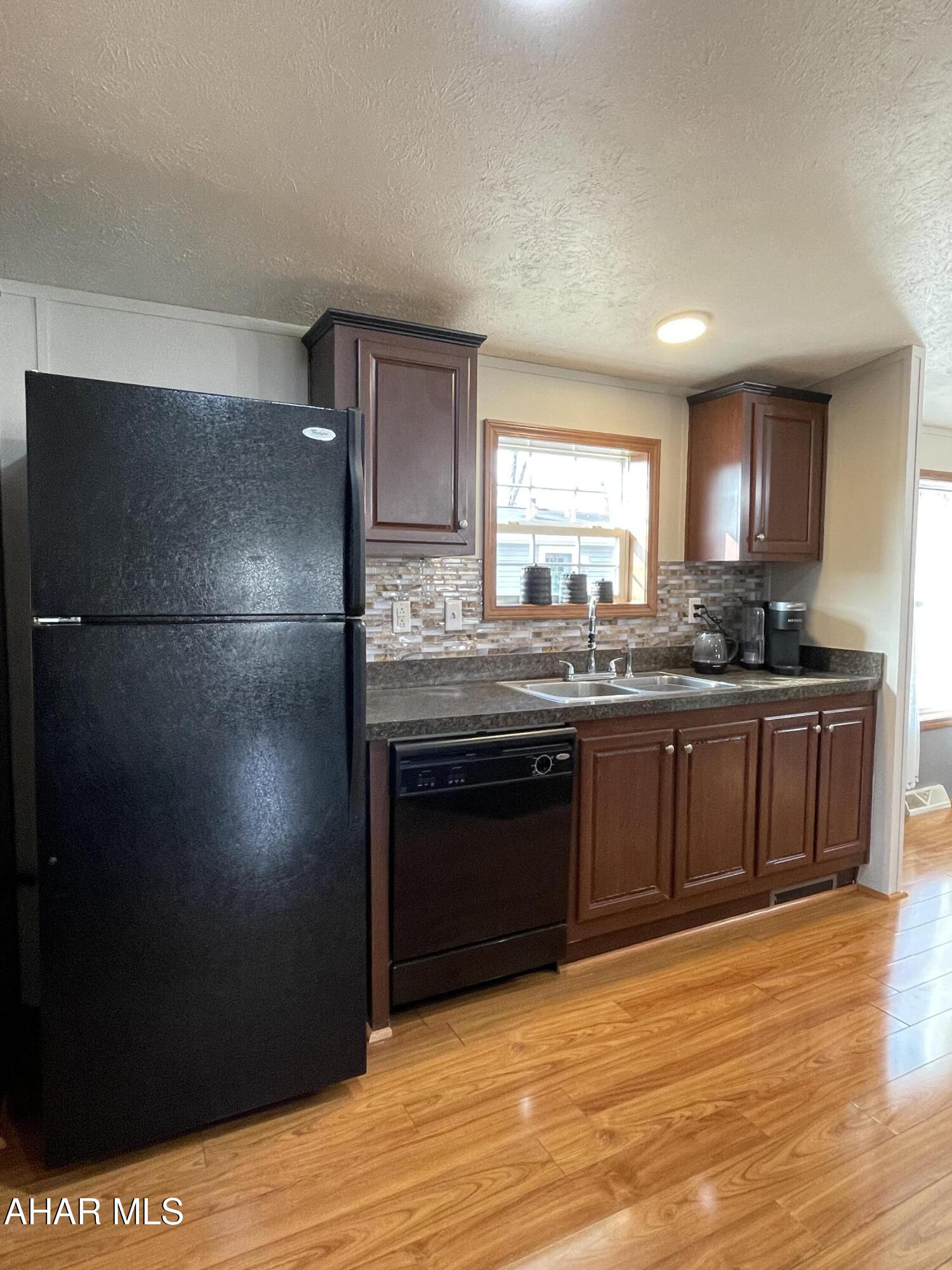 Laurel Woods - Residential