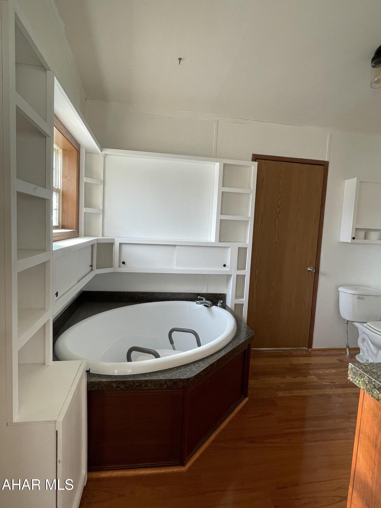 Laurel Woods - Residential