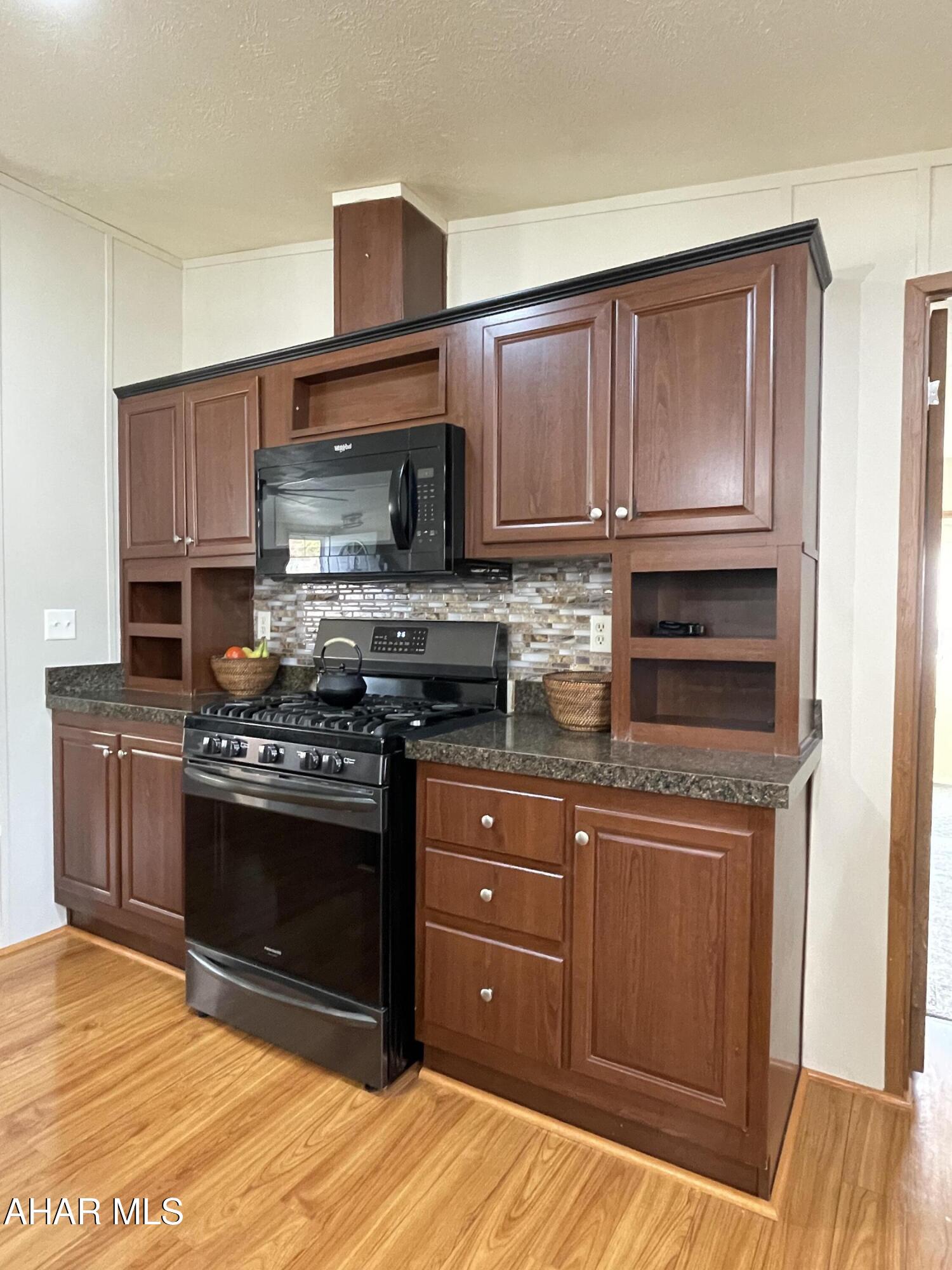 Laurel Woods - Residential