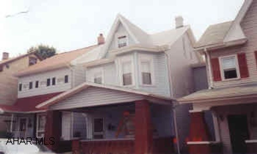 DUPLEX. EACH UNIT 2 BEDROOM. DUPLEX WITH POSSIBLE 3RD APARTMENT ABOVE GARAGE. EACH UNIT IS 2 BEDROOM. MAKING PROFIT WITH POTENTIAL FOR MUCH MORE.