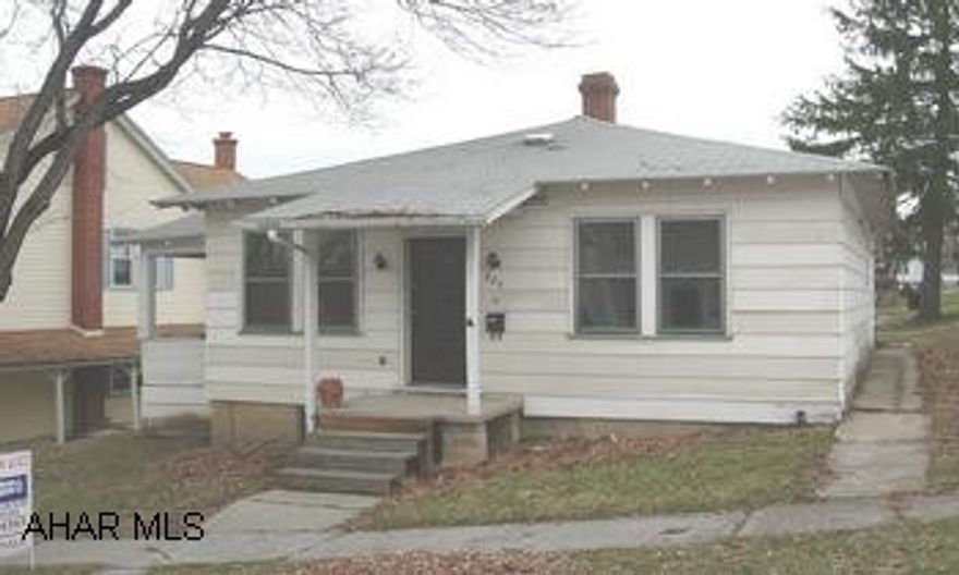 GARDEN HEIGHTS RANCH FEATURES 2 BEDROOM, FORMAL DINING ROOM & APPLIANCES. DOUBLE LOT. HOME WARRANTY PLAN. GARDEN HEIGHTS RANCH FEATURES 2 BEDROOM, FORMAL DINING ROOM & APPLAINCES. DOUBLE LOT. HOME WARRANTY PLAN.