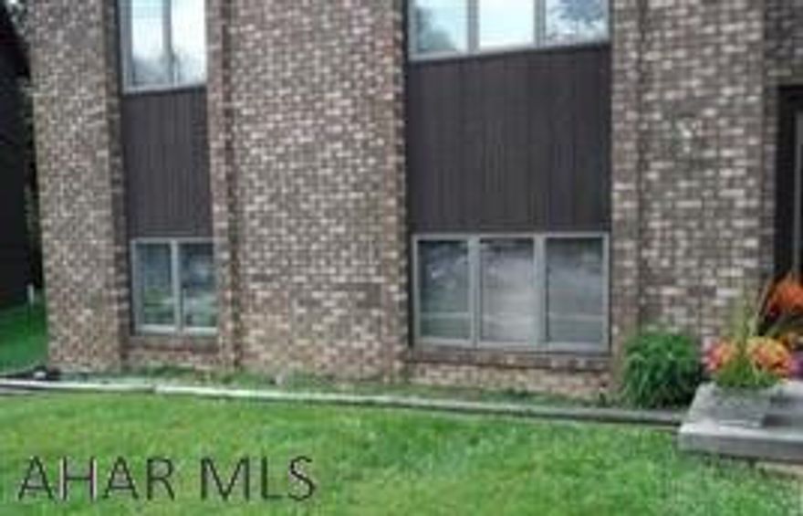 Freshly painted thru out and ready for you    Some new flooring will make this the perfect downsizer.      Easy accommodations for those who like to travel and don't want maintenance.  Small but perfectly sized.