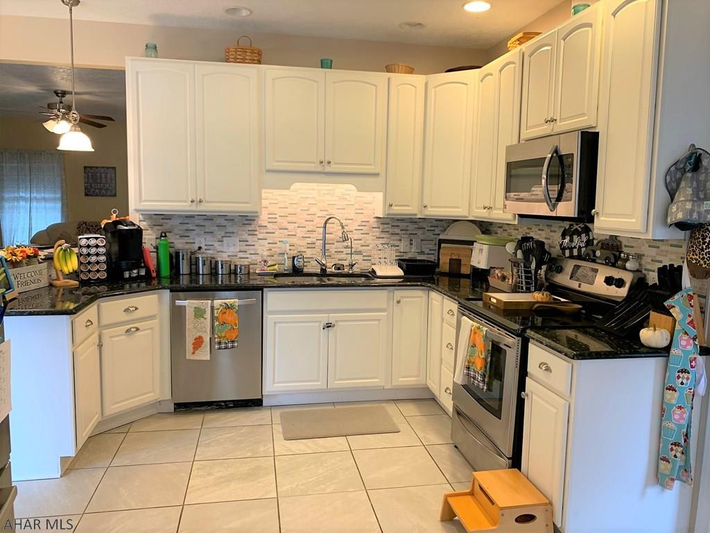 Hawthorne Manor - Residential