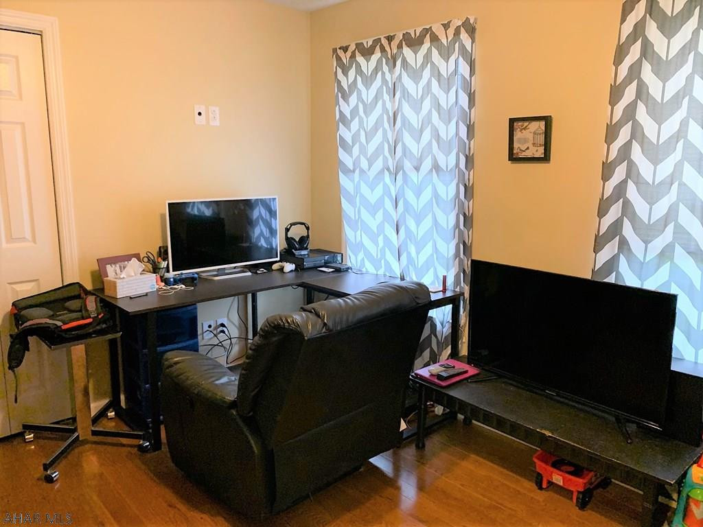 Hawthorne Manor - Residential