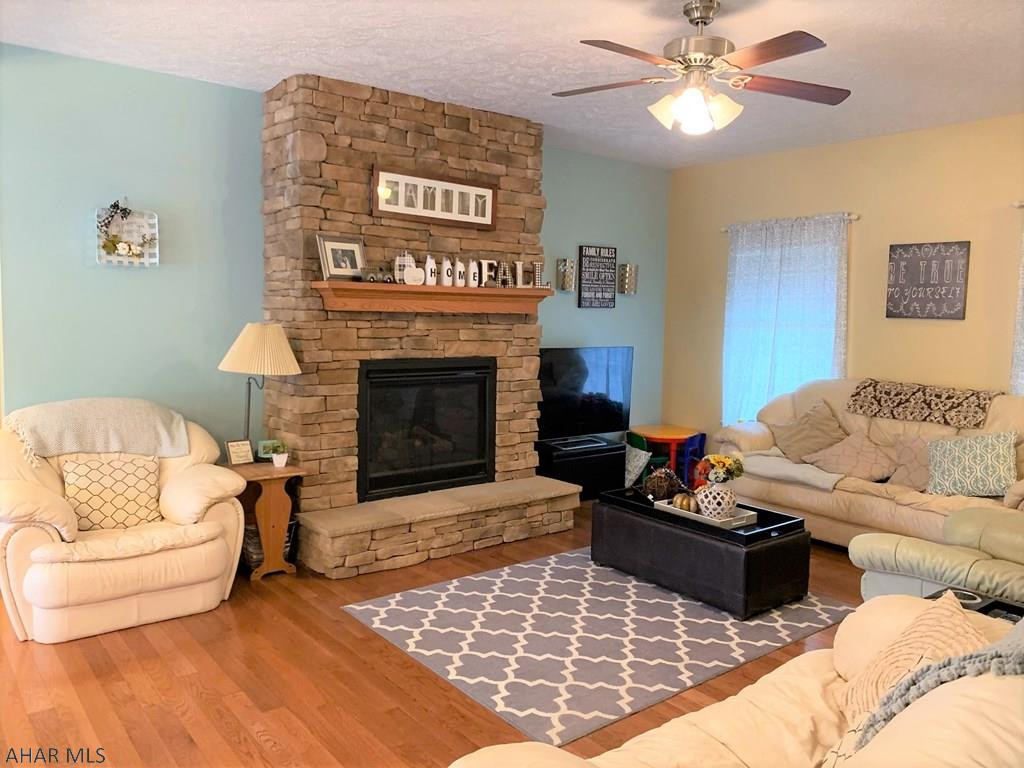 Hawthorne Manor - Residential