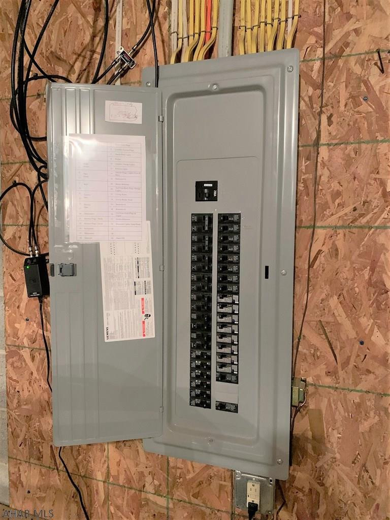 Hawthorne Manor - Residential