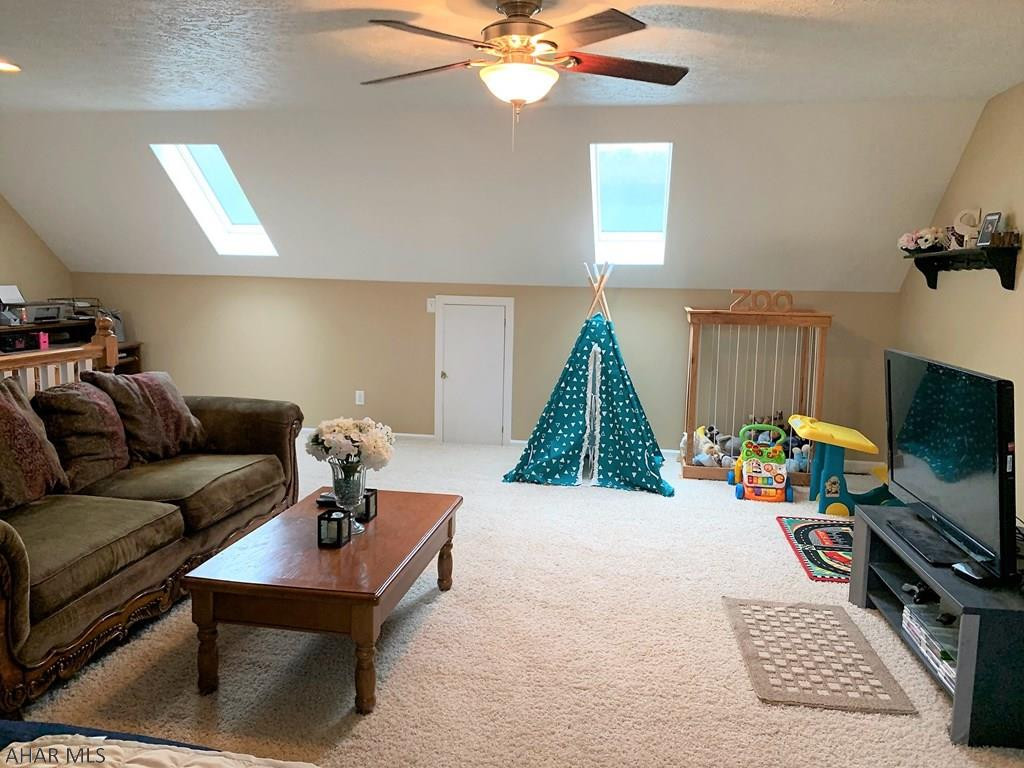 Hawthorne Manor - Residential